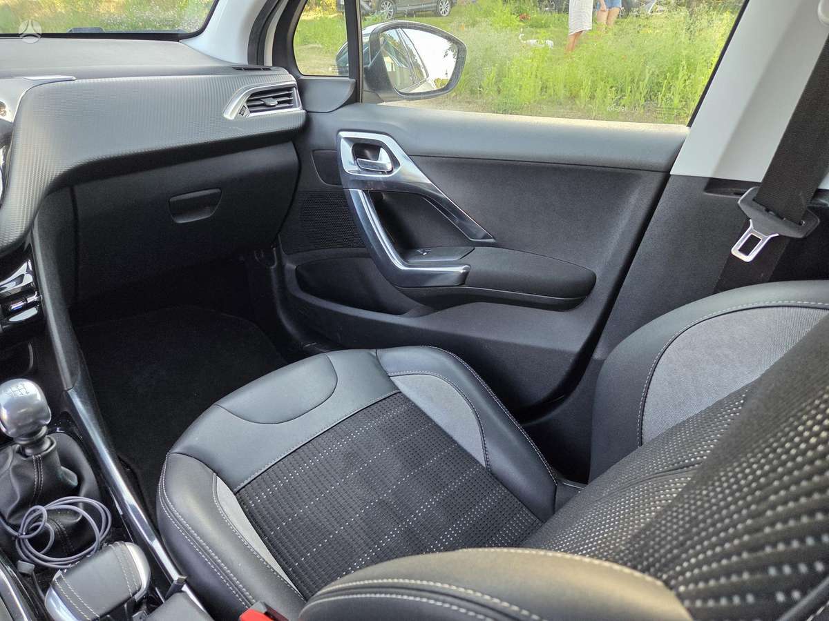 Peugeot 2008 - 8