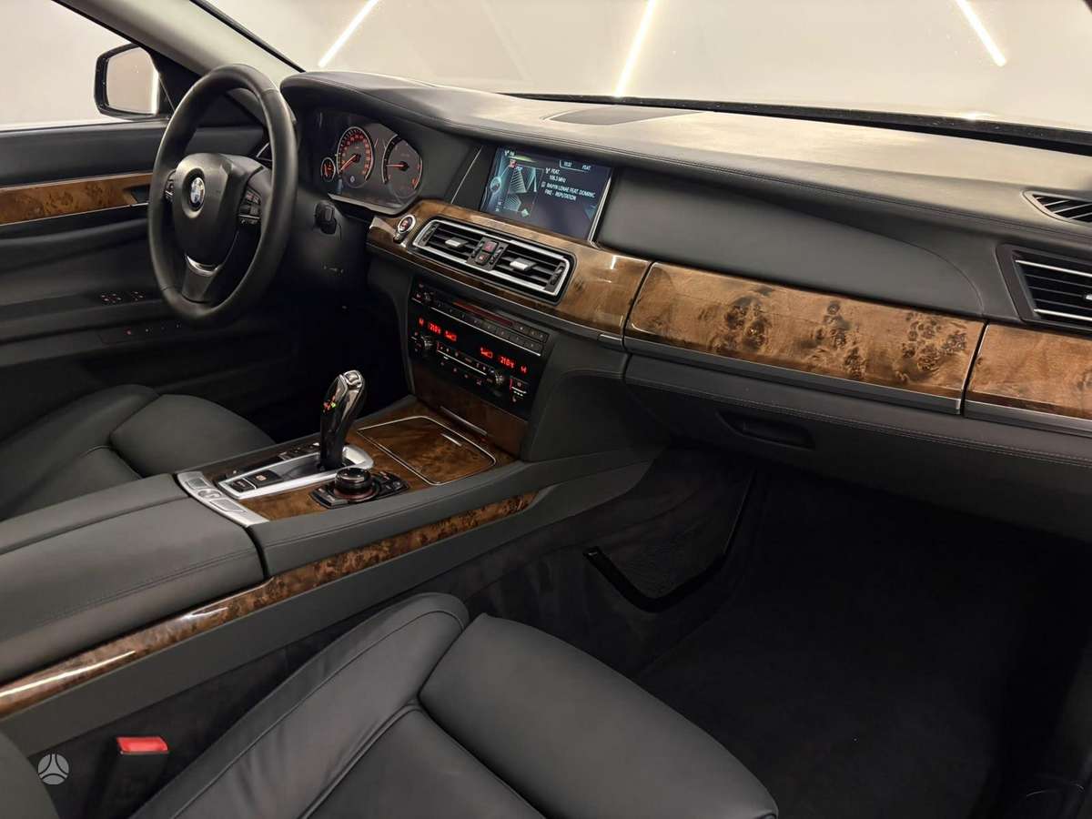 BMW 740, 3.0 l., Седан