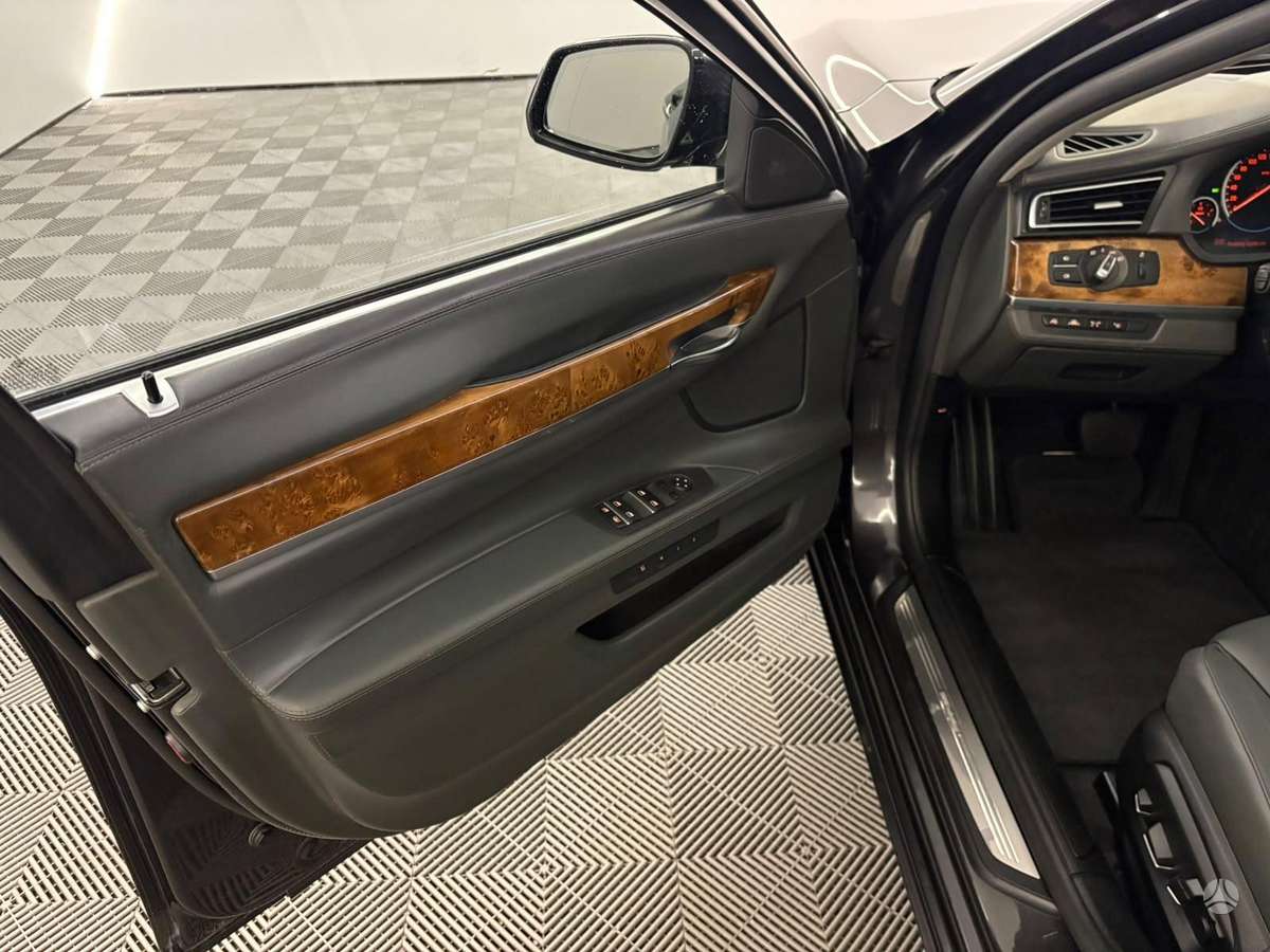 BMW 740, 3.0 l., Седан