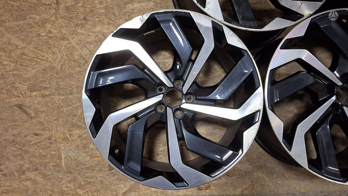 Audi Q8 e-tron, 4KE601025A, Cen32062