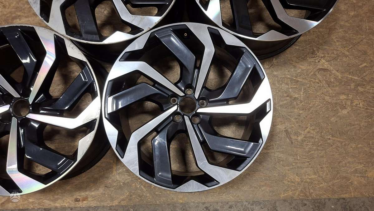 Audi Q8 e-tron, 4KE601025A, Cen32062
