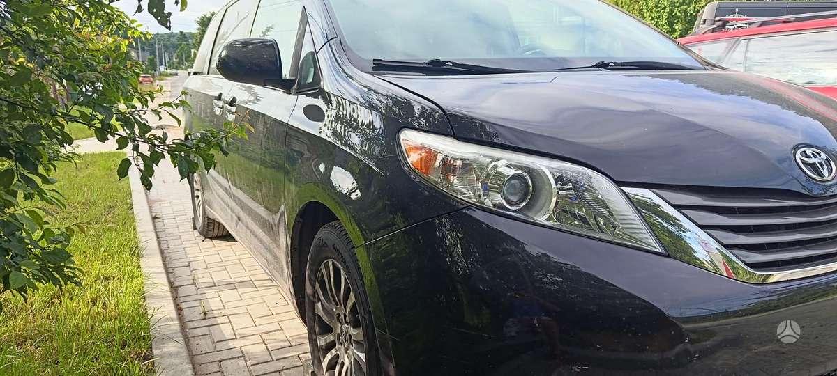 Toyota Sienna - 3