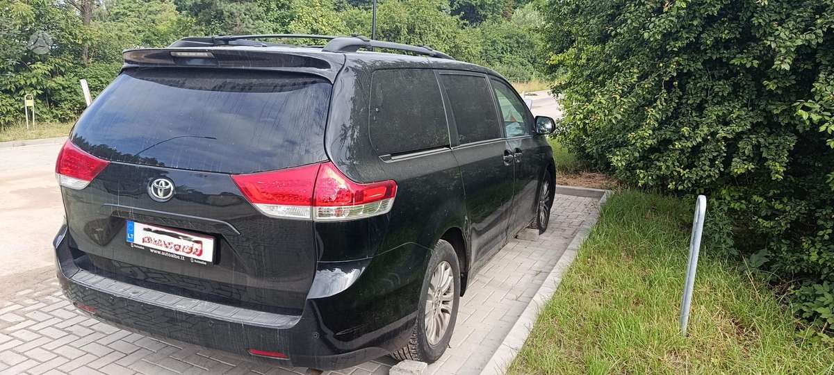 Toyota Sienna - 4