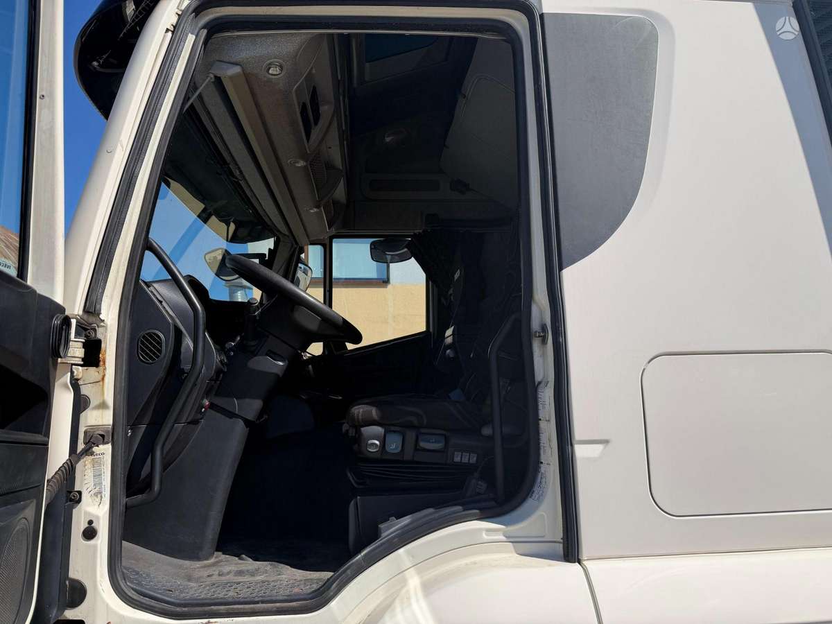 Iveco STRAILS 360 EEV, box trucks / box vans