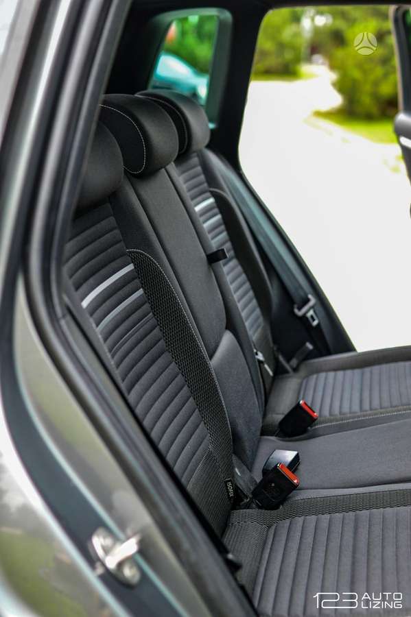 Volkswagen Tiguan - 12