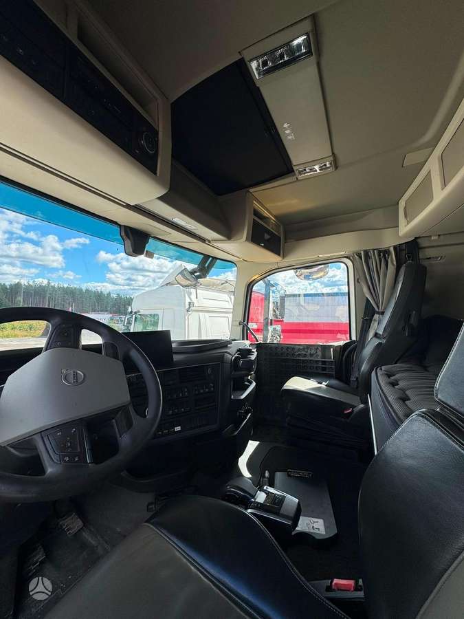 Volvo FH 460 6x4, single sleeper