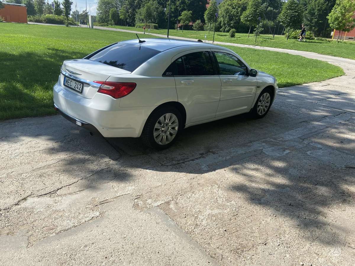 Chrysler 200, 2.4 l., sedanas