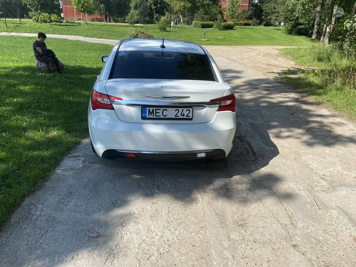 Chrysler 200, 2.4 l., sedanas
