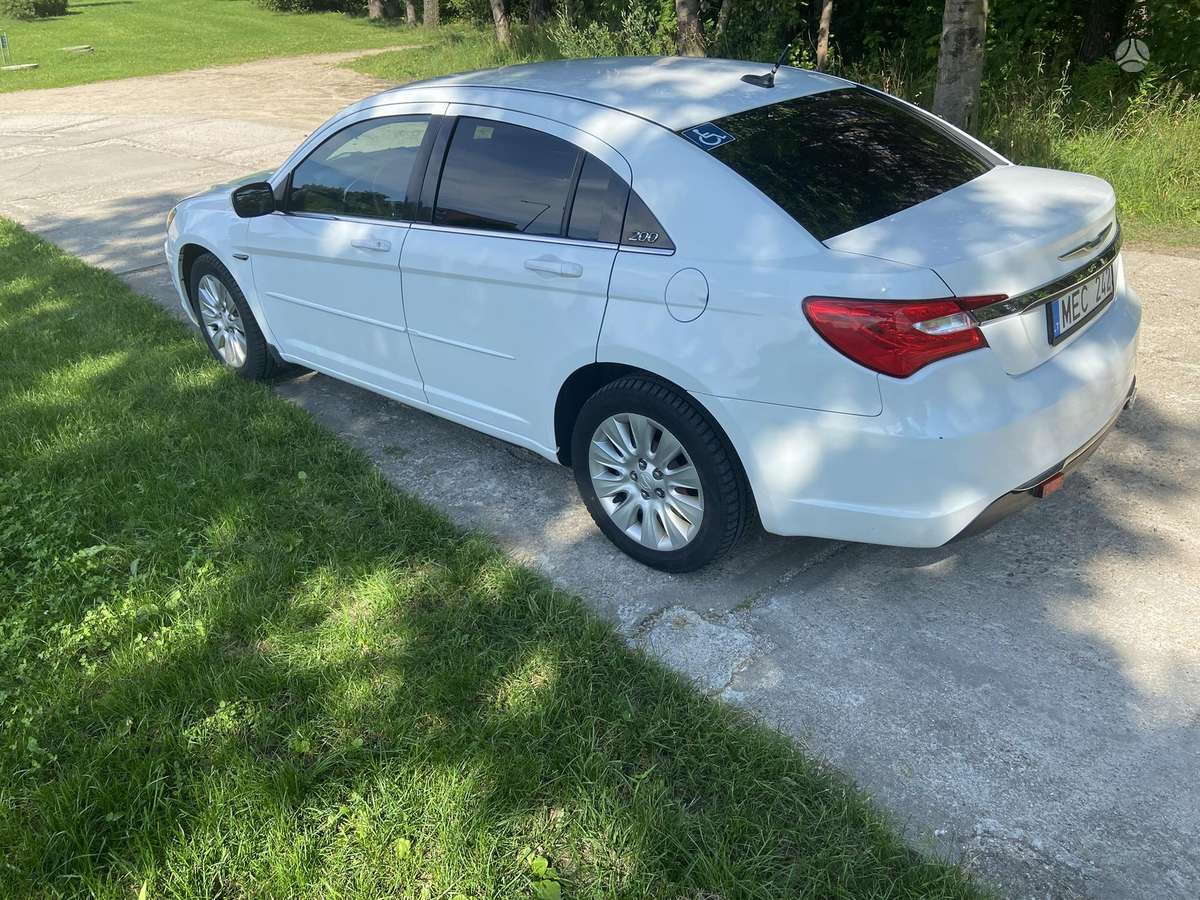 Chrysler 200, 2.4 l., sedanas