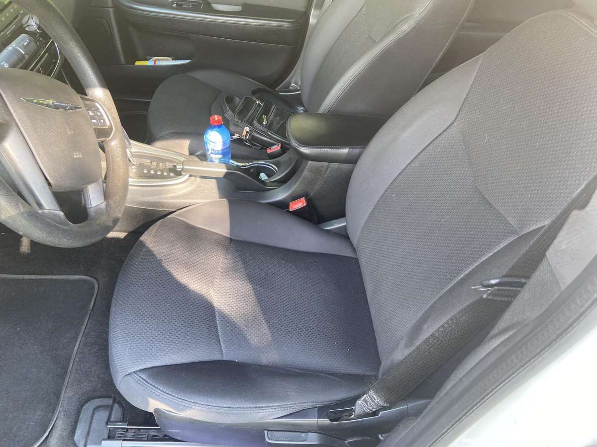 Chrysler 200, 2.4 l., sedanas