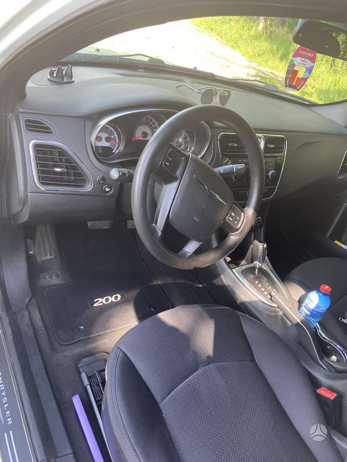 Chrysler 200, 2.4 l., sedanas