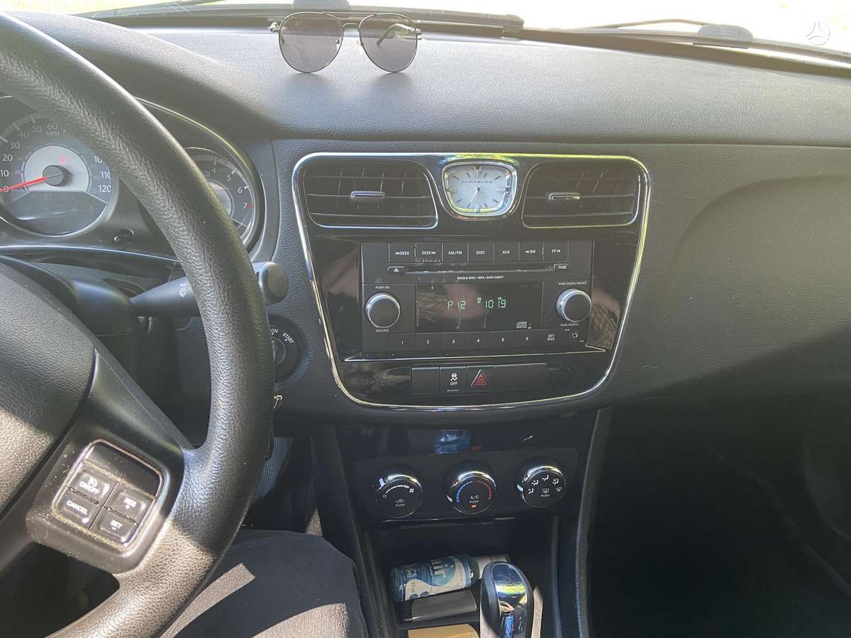Chrysler 200, 2.4 l., sedanas