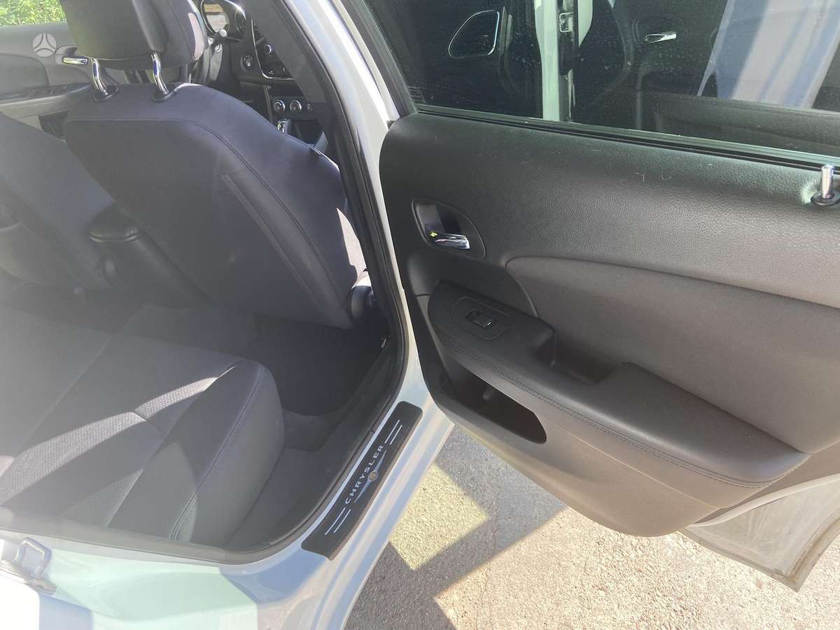 Chrysler 200, 2.4 l., sedanas