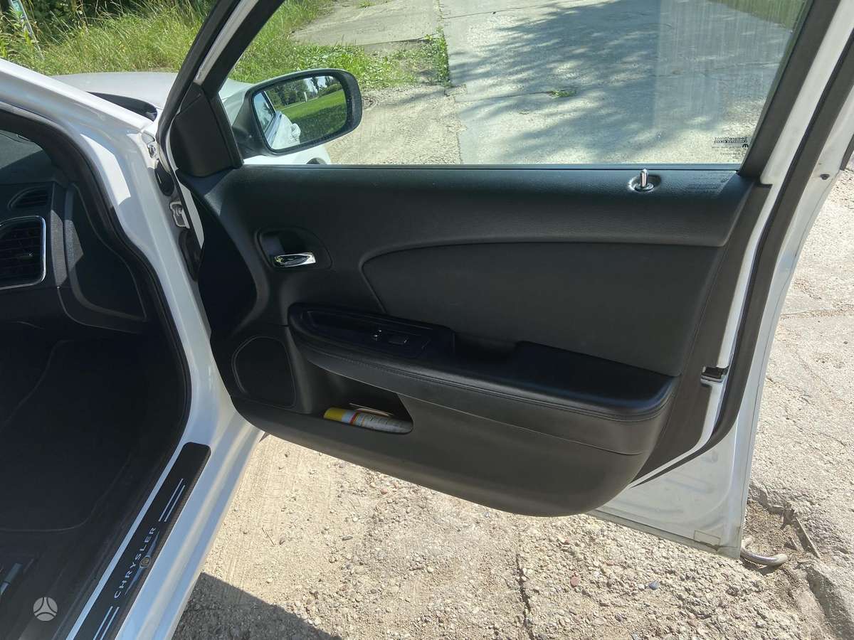 Chrysler 200, 2.4 l., sedanas