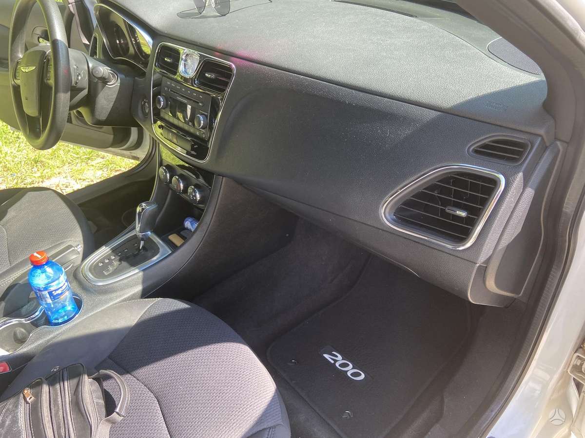 Chrysler 200, 2.4 l., sedanas