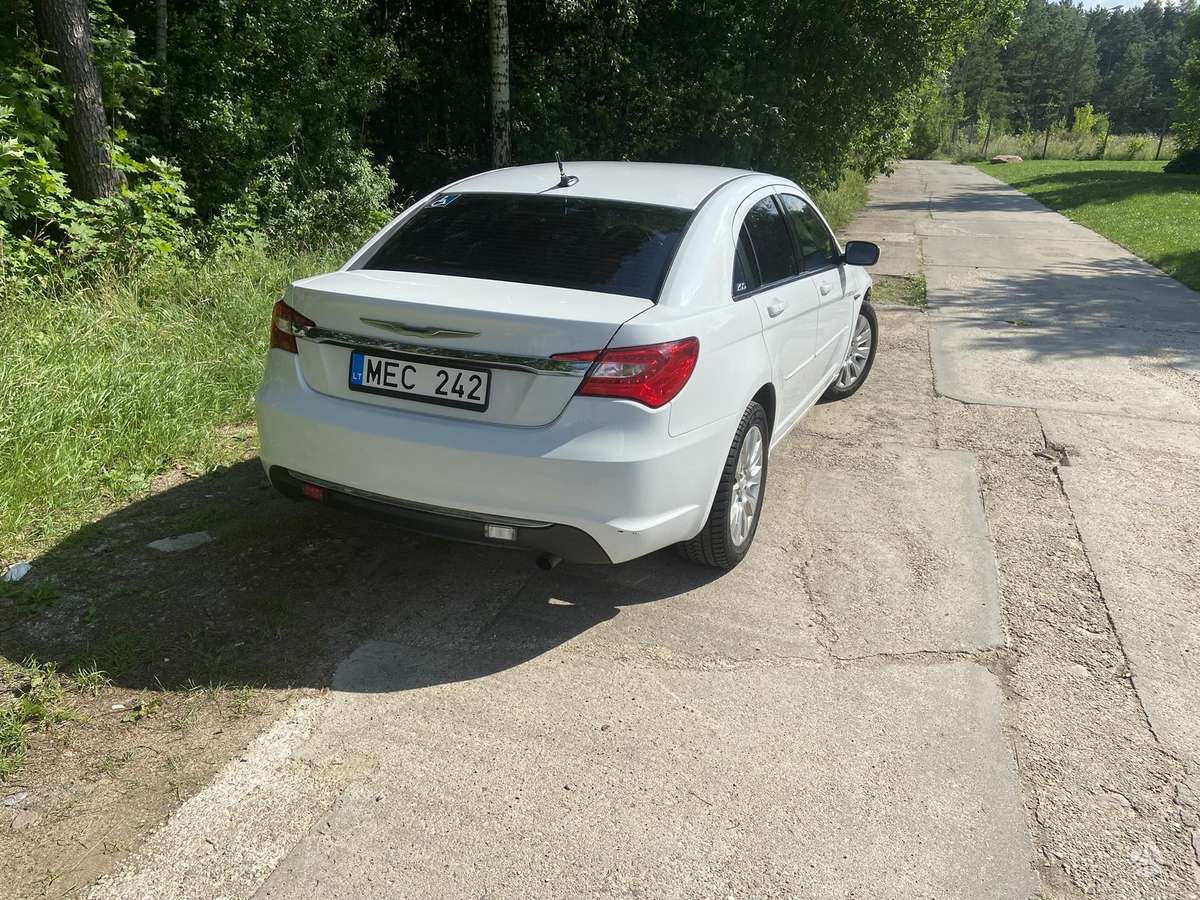 Chrysler 200, 2.4 l., sedanas