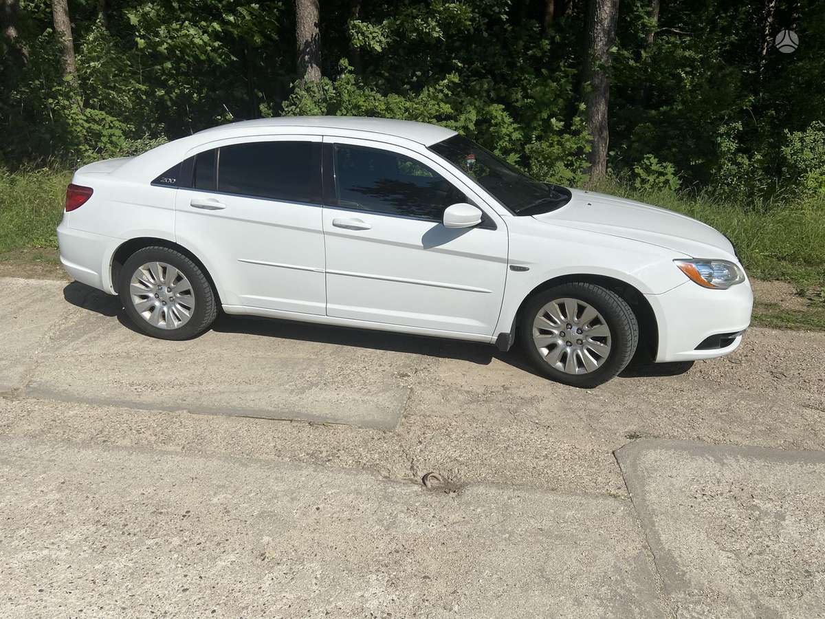 Chrysler 200, 2.4 l., sedanas