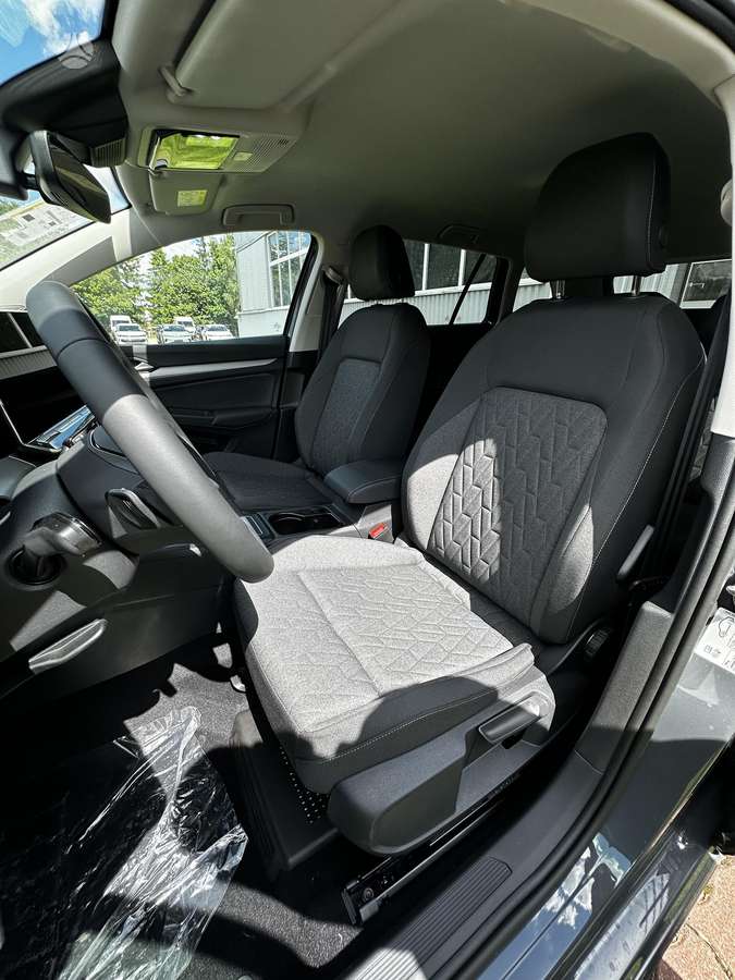 Volkswagen Golf - 8