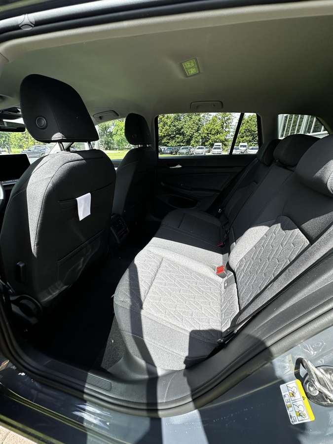 Volkswagen Golf - 10