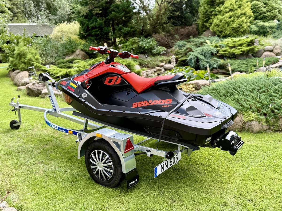Sea-Doo Spark Trix, jet skis