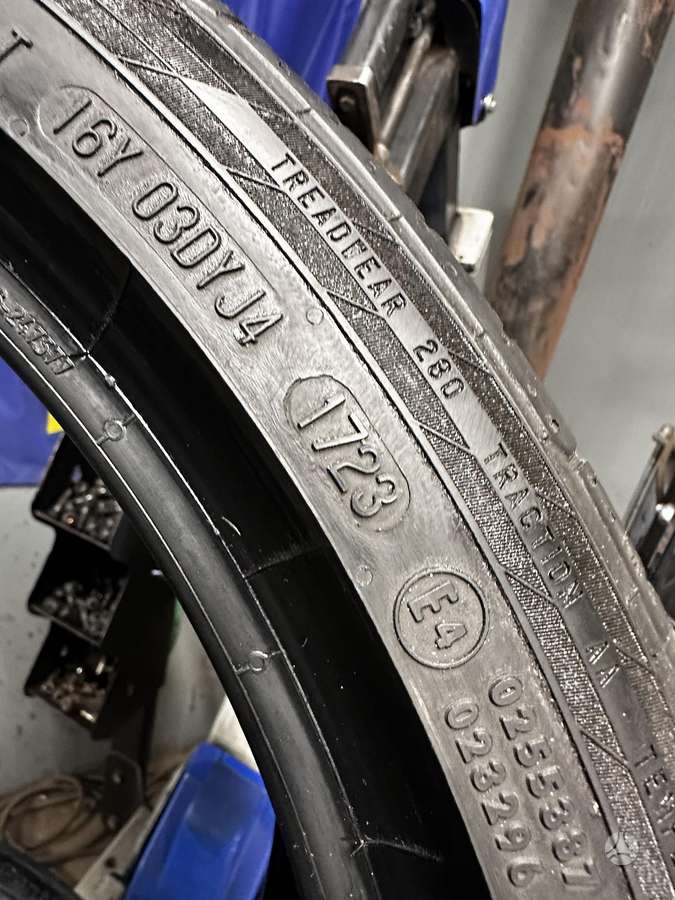 Continental, vasarinės 245/35 R18