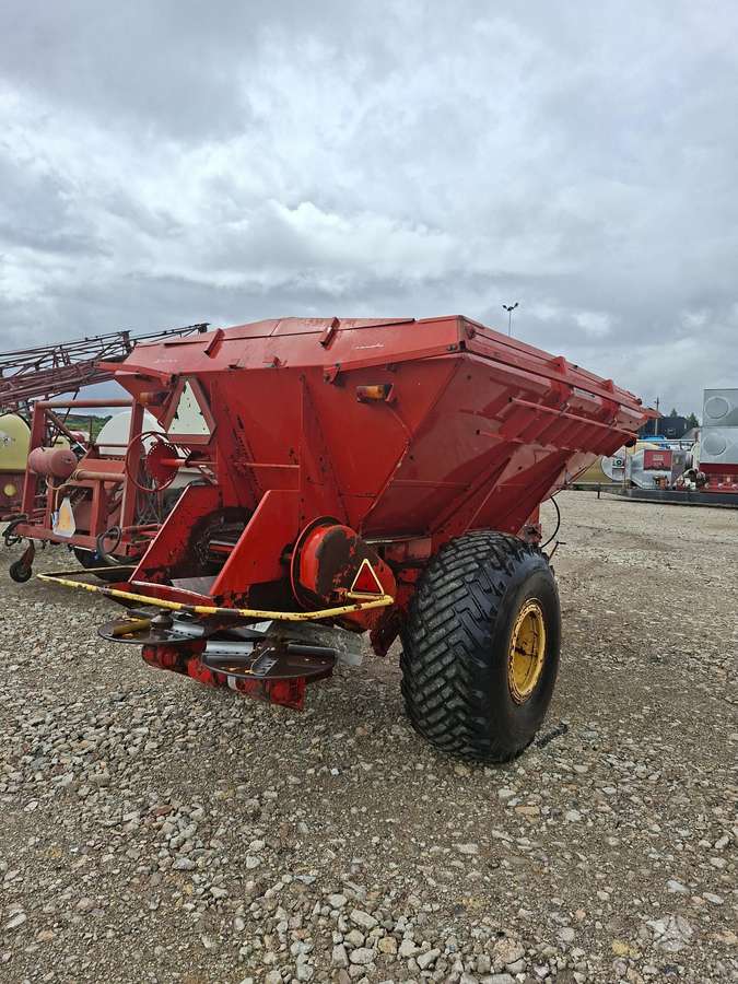 -Kita- MVU-7, spreaders