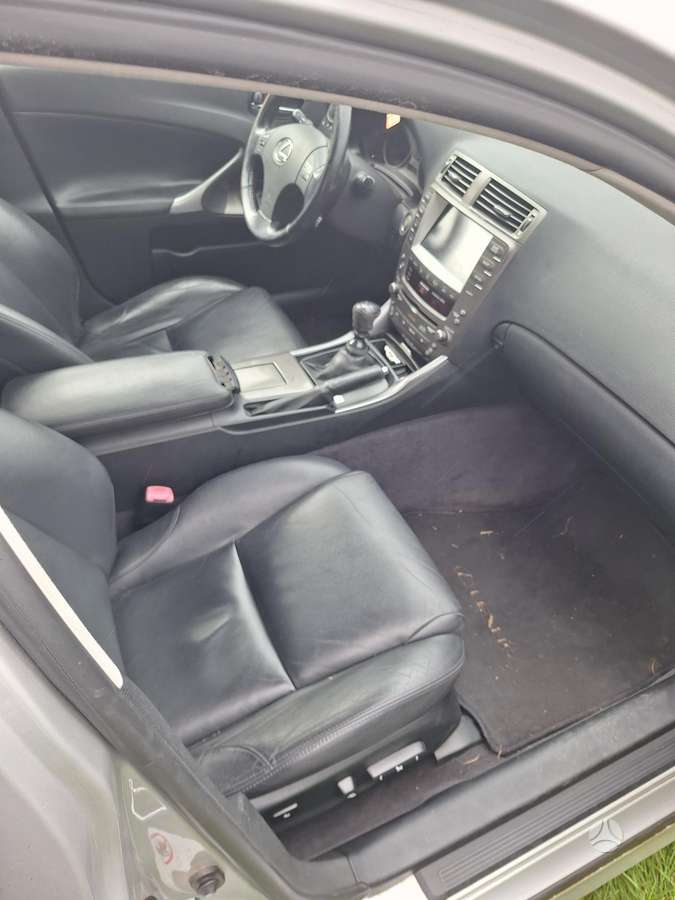 Lexus IS 220