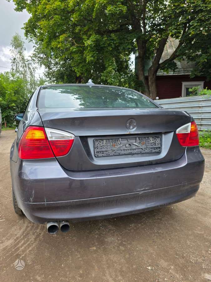 BMW 330 dalimis