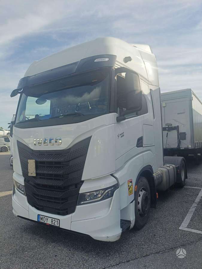 Iveco 490, double sleeper