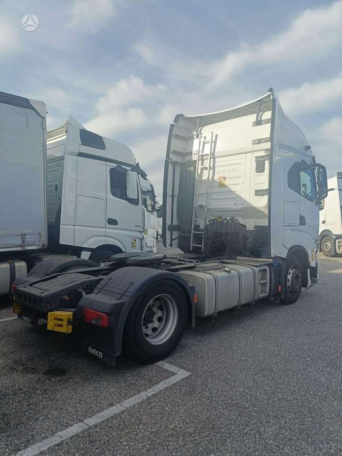 Iveco 490, 2 miegamosios vietos