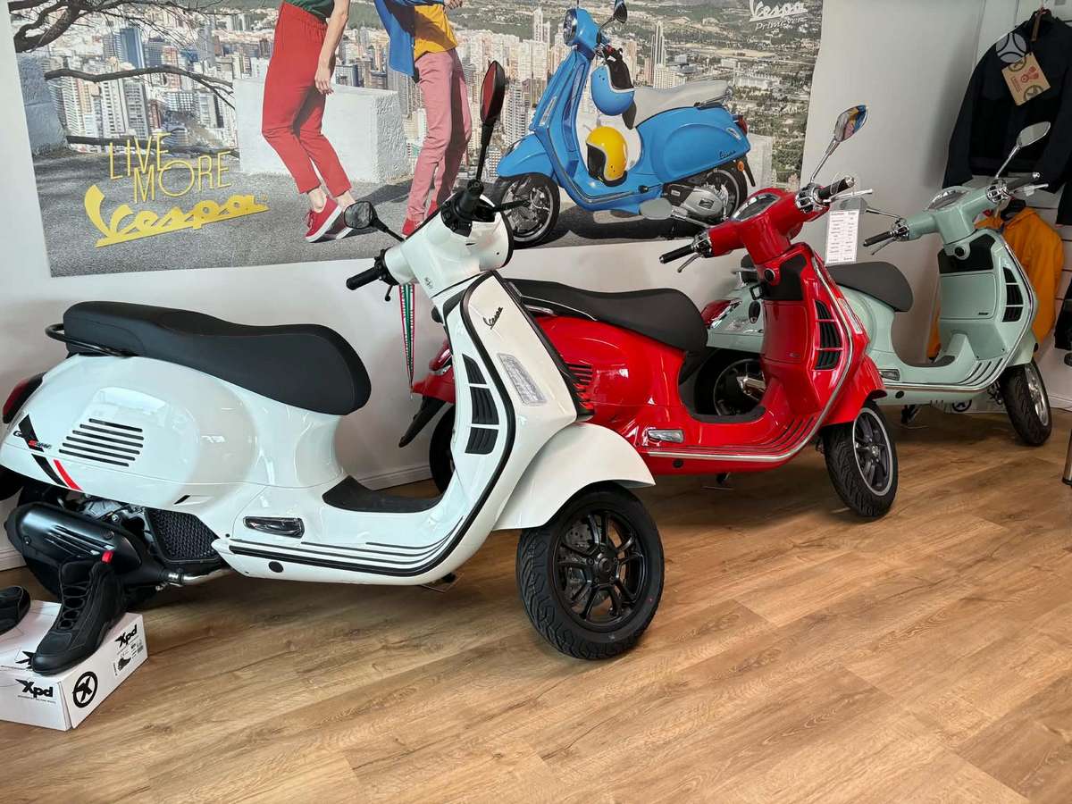 Piaggio Vespa 125cc, мотороллеры / мопеды