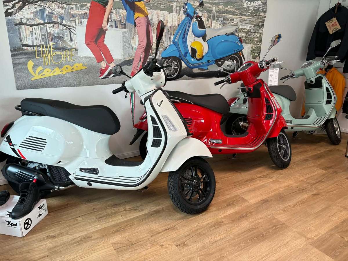 Piaggio Vespa 125cc, scooters / mopeds