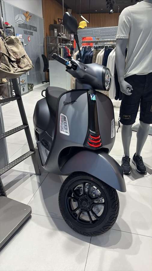 Piaggio Vespa 125cc, мотороллеры / мопеды