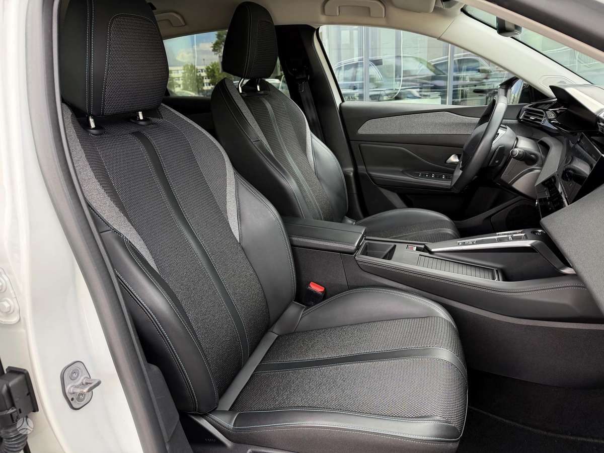 Peugeot 308, 1.2 l., hatchback
