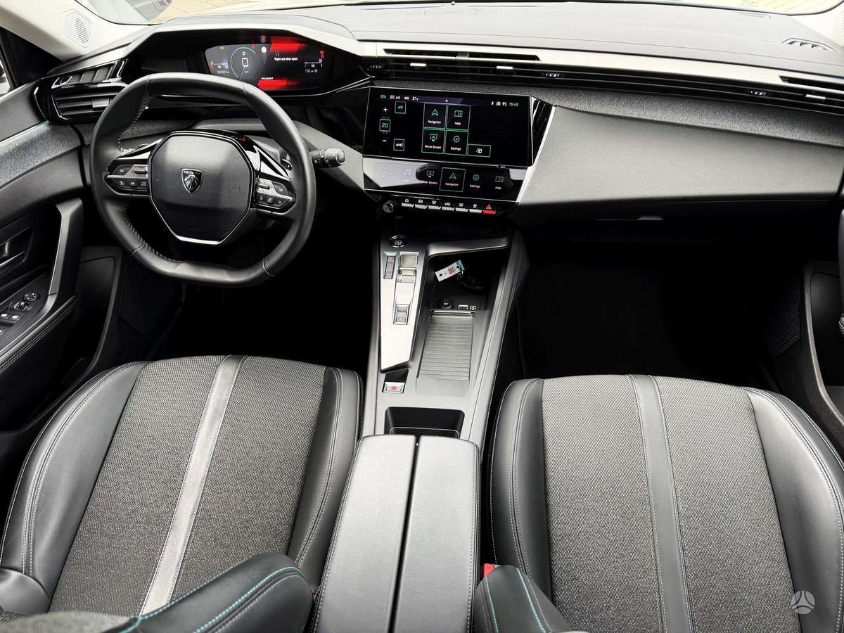 Peugeot 308, 1.2 l., hatchback