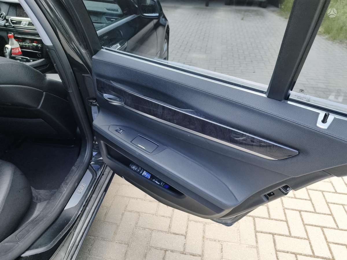 BMW 740, 3.0 l., Седан