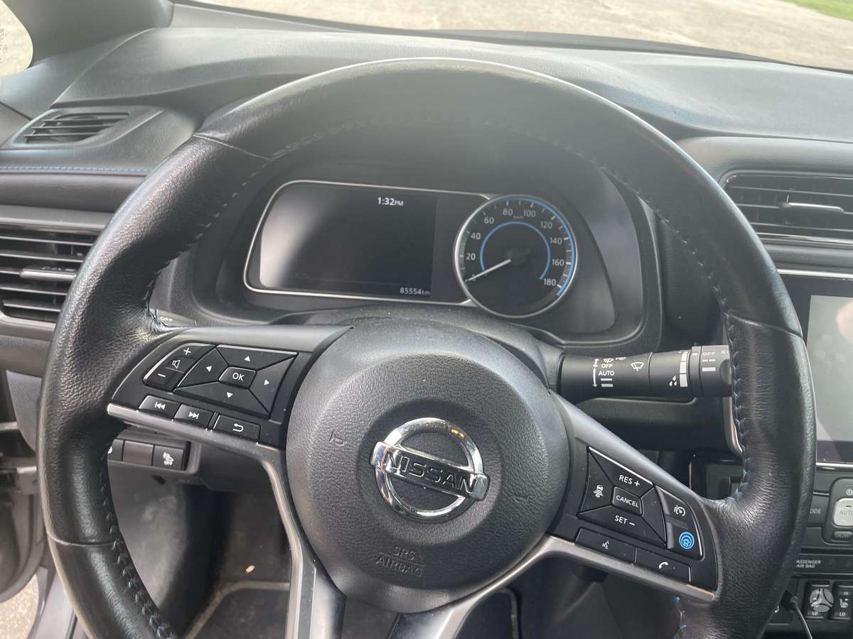Nissan Leaf, hatchback