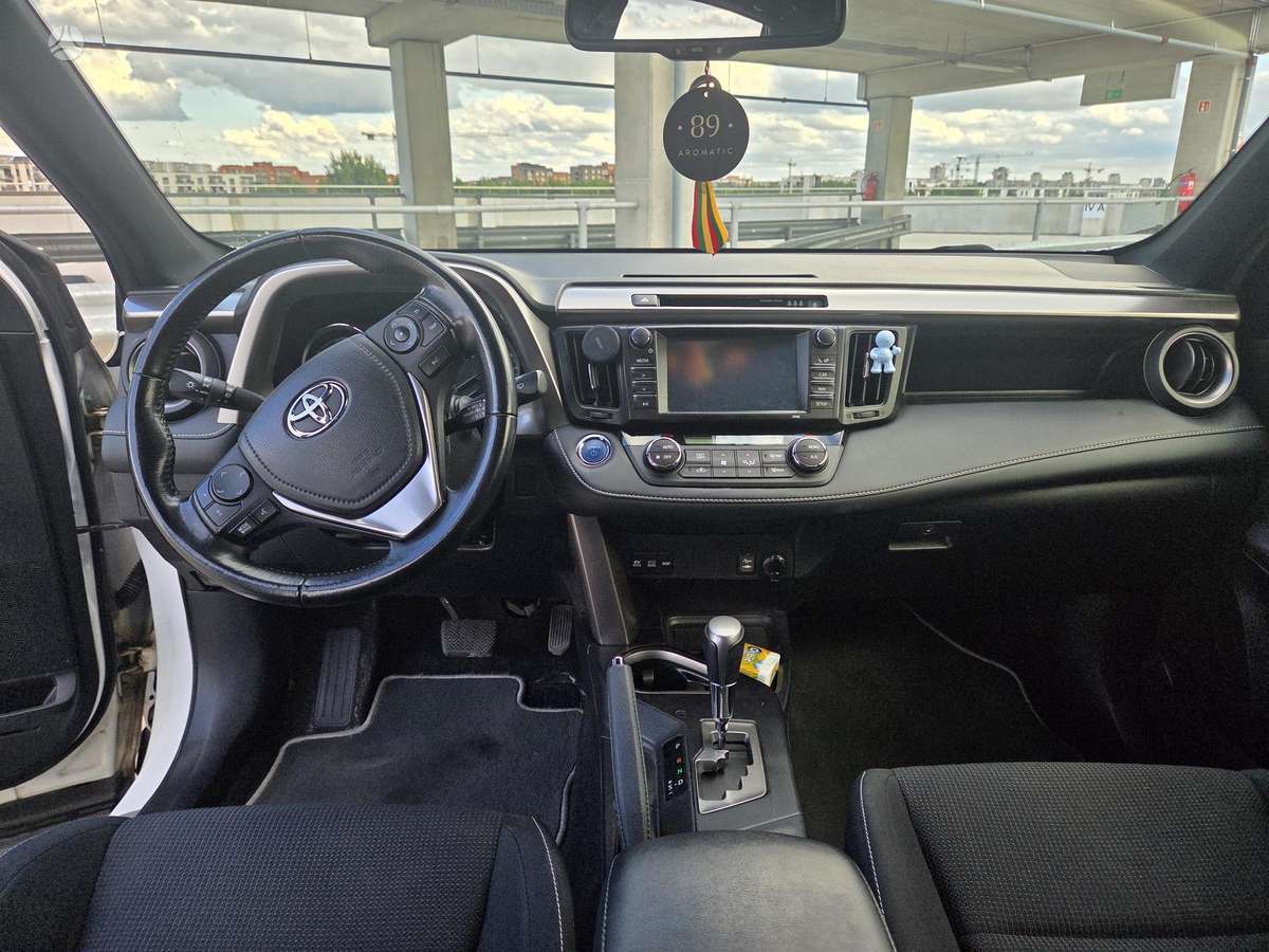 Toyota RAV4 - 8