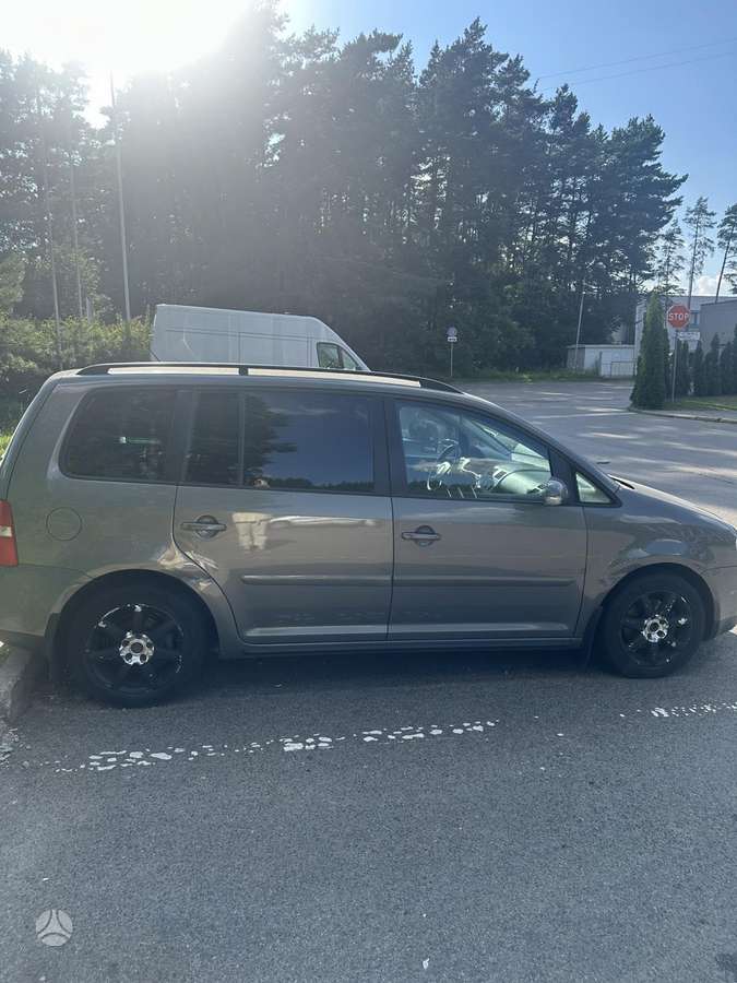 Volkswagen Touran - 2