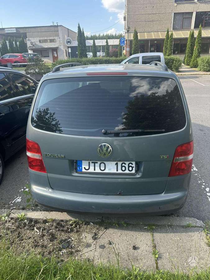Volkswagen Touran - 4