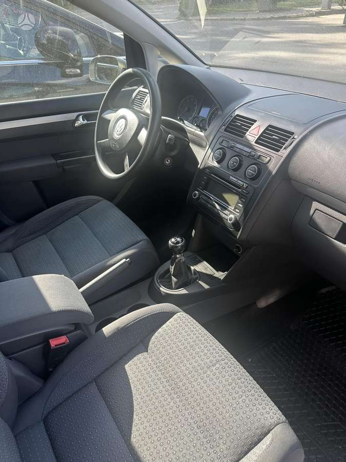 Volkswagen Touran - 3