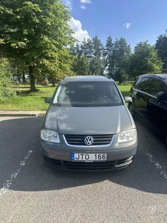 Volkswagen Touran - 1