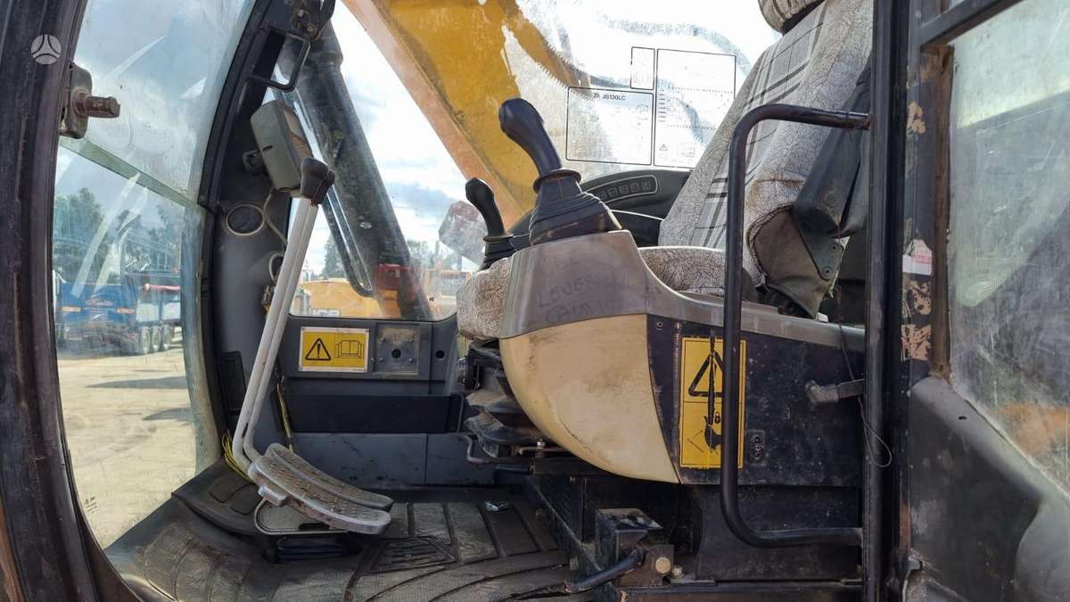JCB JS 130LC, ekskavatoriai