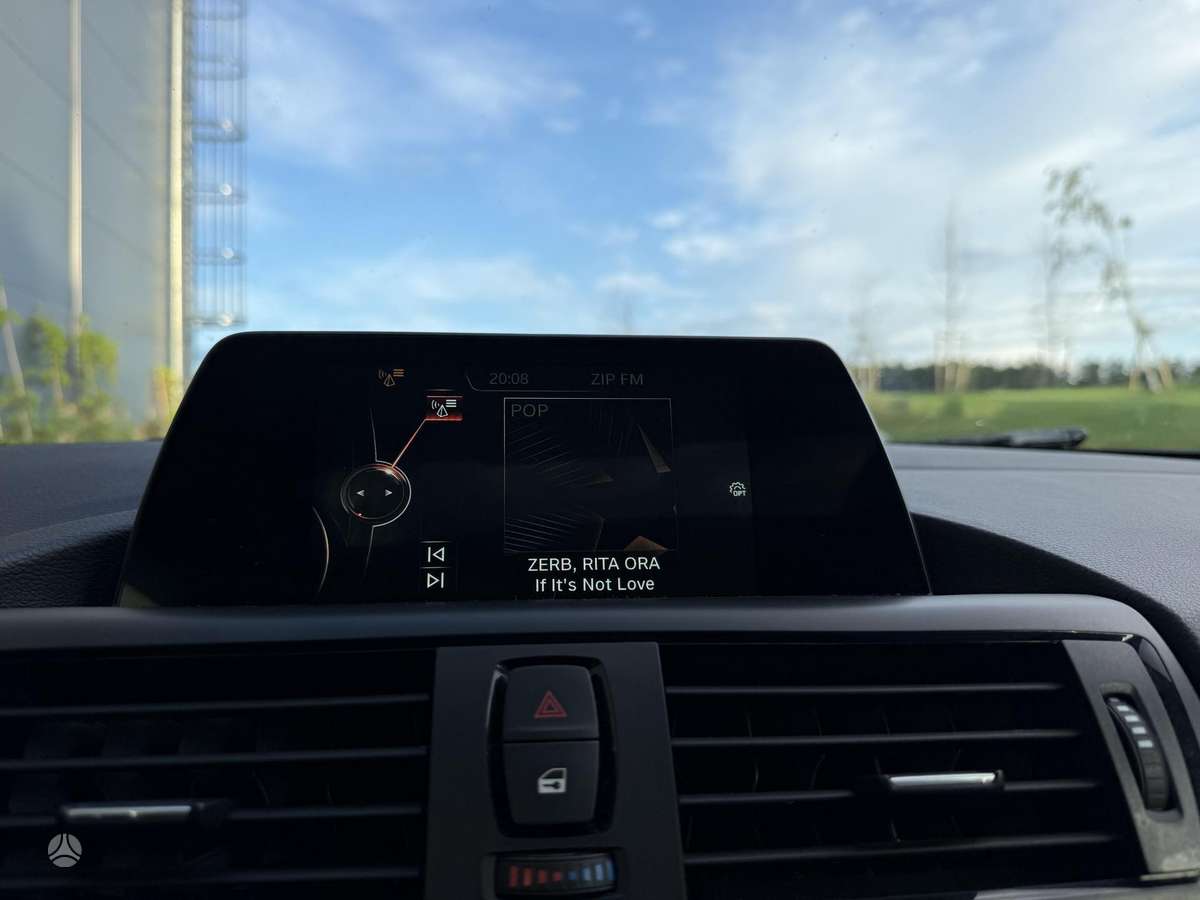 BMW 120, 2.0 l., hatchback