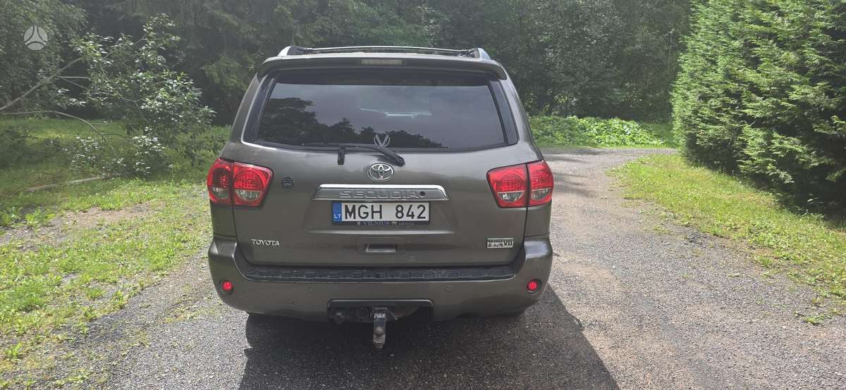 Toyota Sequoia - 2