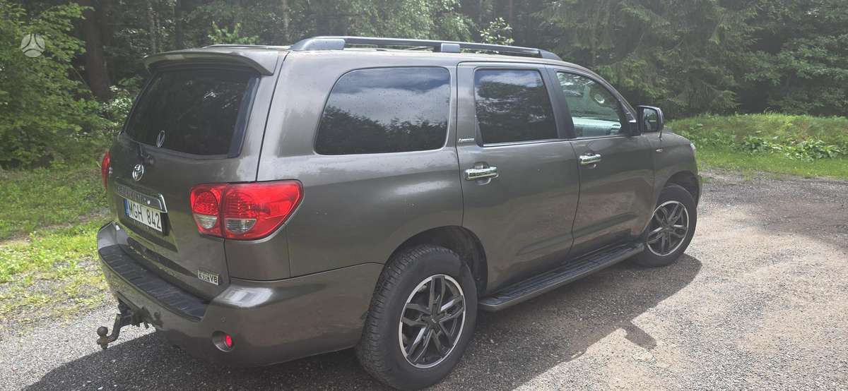 Toyota Sequoia - 3