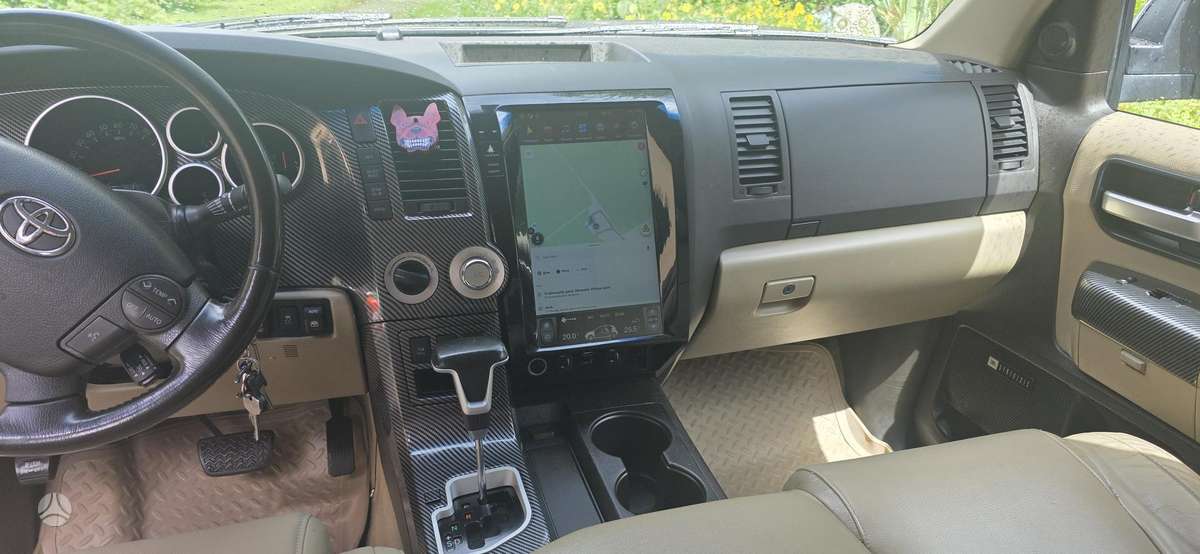 Toyota Sequoia - 7