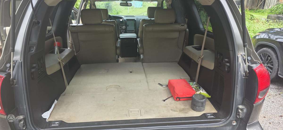 Toyota Sequoia - 10
