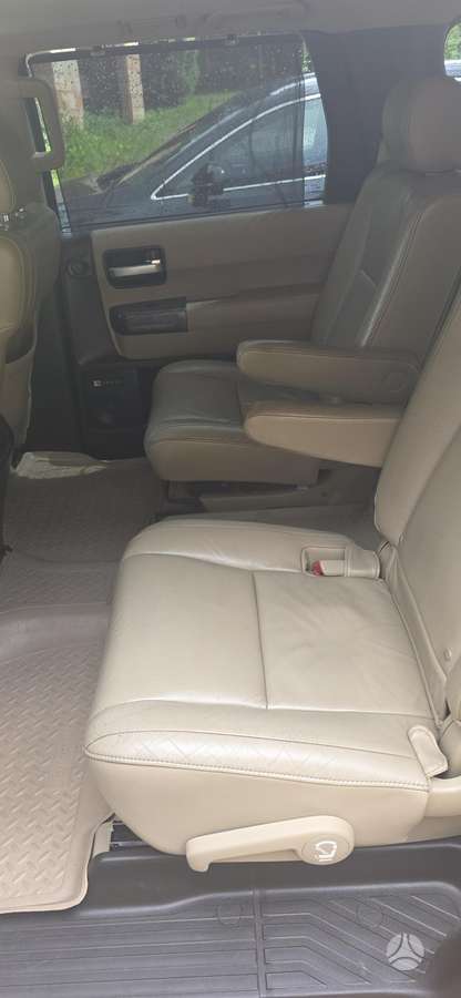 Toyota Sequoia - 11