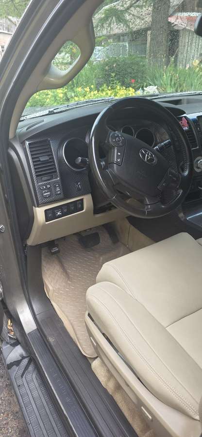 Toyota Sequoia - 12